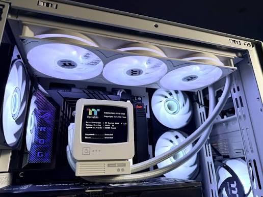 A THERMALTAKE BEMUTATJA A RETRO ULTRA ARGB SOROZATOT